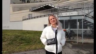 Lisa Schubert - Auf der Strasse erkannt und spontan Gefickt - Porn