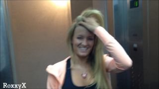 athletic warm up quickie in the elevator with roxxyx on milf porn 