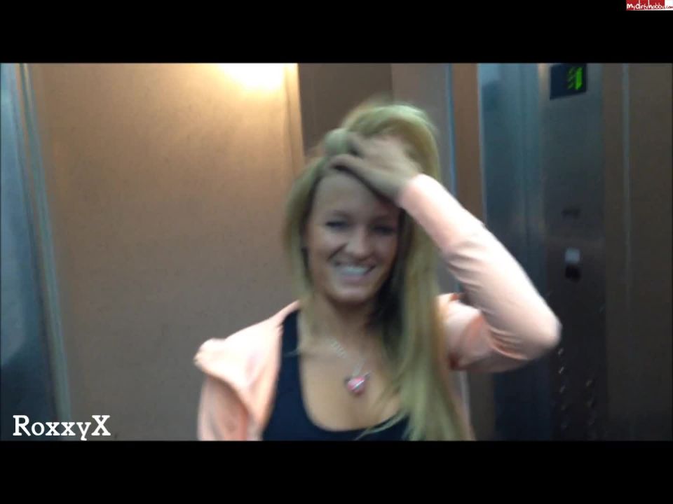 athletic warm up quickie in the elevator with roxxyx on milf porn 