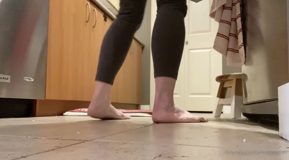 online clip 49 beneathmytoes 26042020262498257410 minutes you get to watch me kinda dance and clean my fridge how fun haha some peopl on feet porn foot fetish live cam