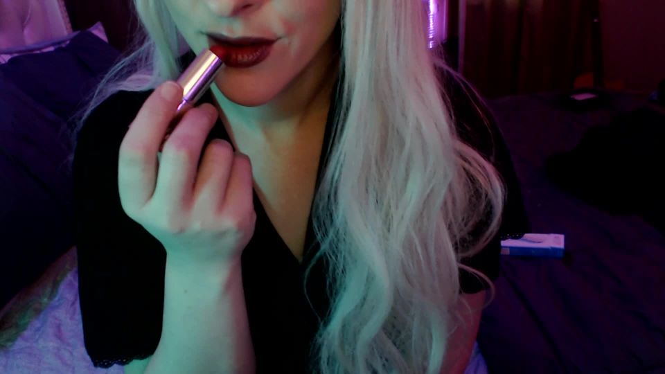 AnnieO - Sexy model annieo gives tribute to her smoking fetish fans