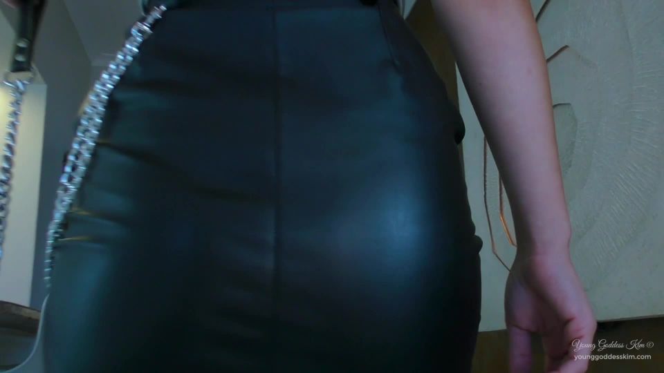 online clip porno 18 Diosa joven Kim - Enjaulado mascota Jugar en fumar kianna dior femdom