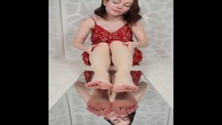 Pt 1 Thetinyfeettreat - Barefoot Mirror Play