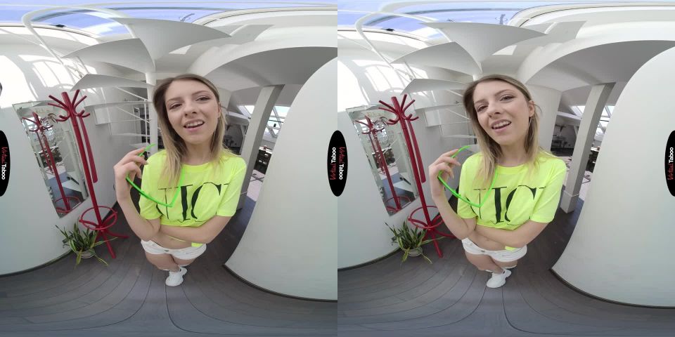I&#039;ll Show How It&#039;s Done - Rebecca Volpetti Smartphone - (Virtual Reality)