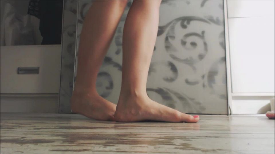 free online video 8 BAREFOOT WALKING on feet porn pantyhose fetish porn