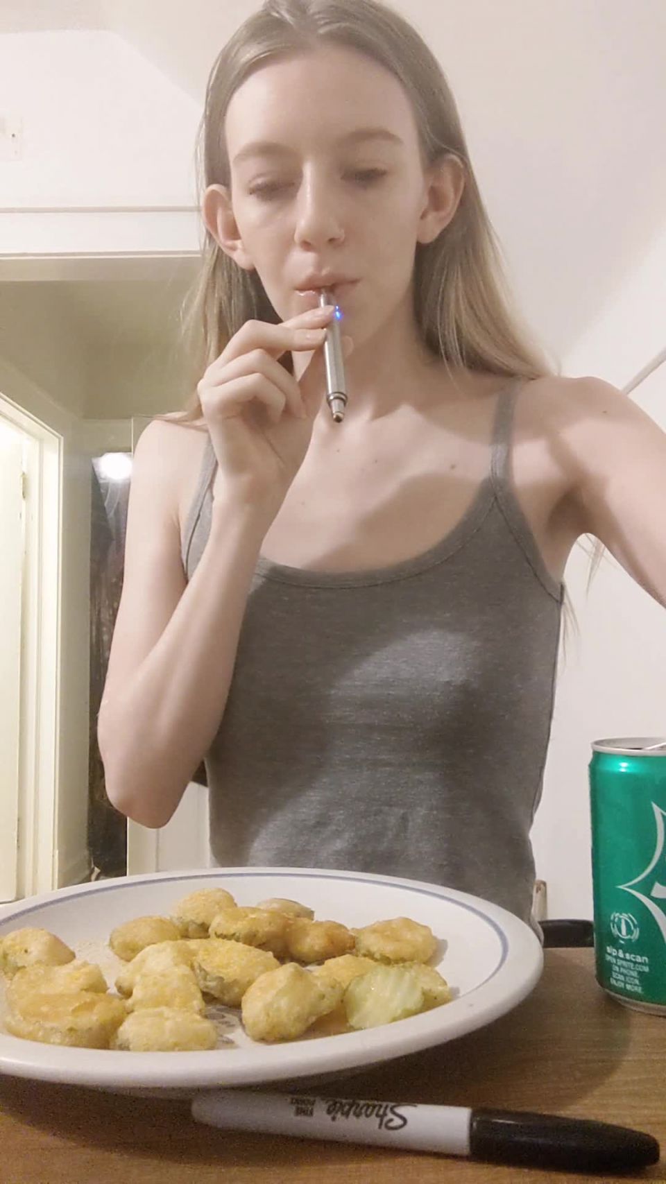 M@nyV1ds - LucySpanks - Blonde Eating and Burping