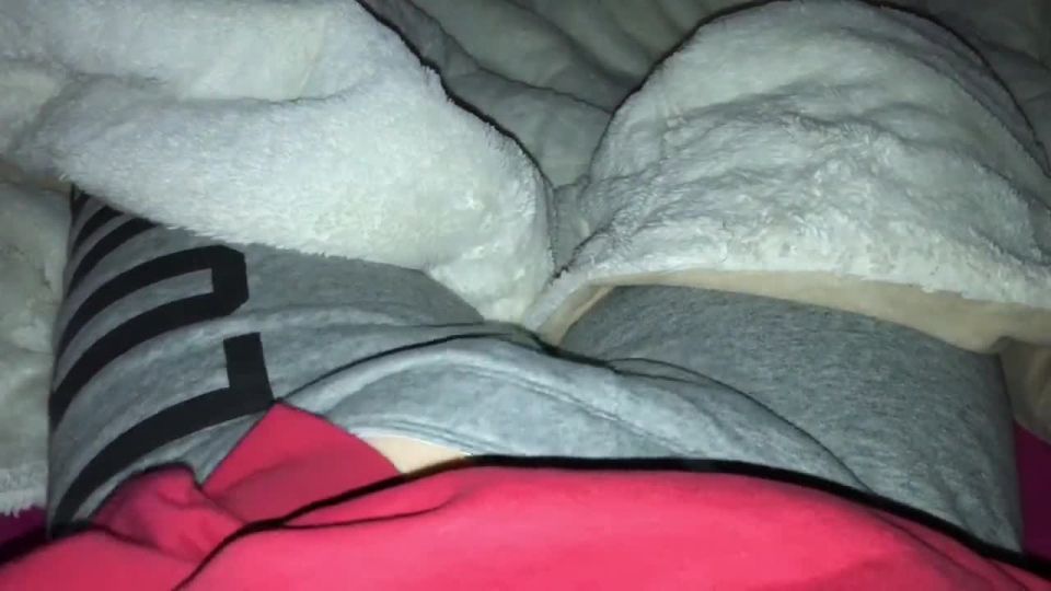 Amateur girl rubbing clit till orgasm on cam