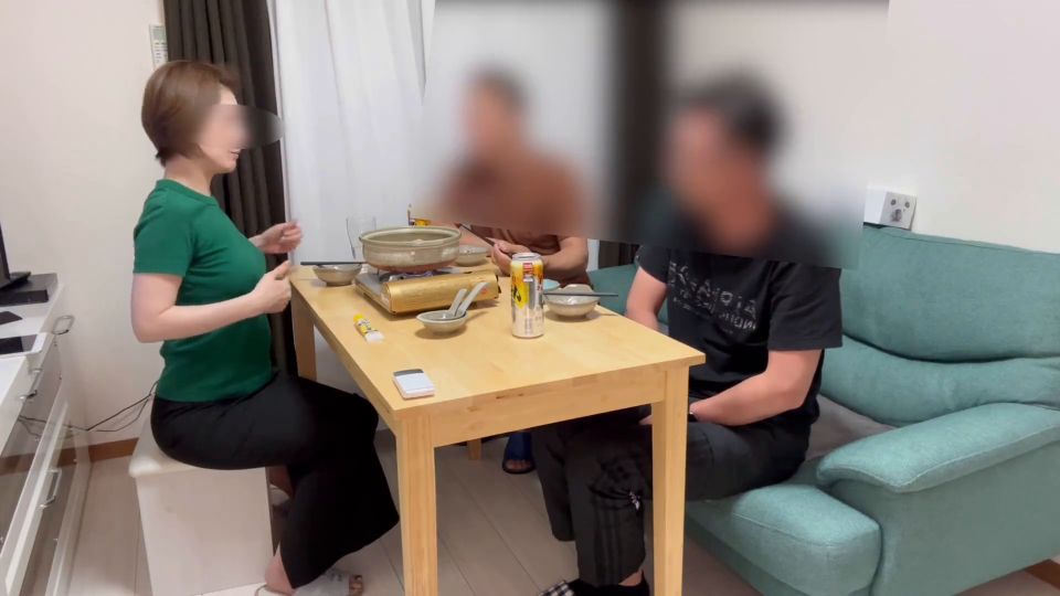 6300 Cuando su hijo vino y yo respondí sin sujetador, H...