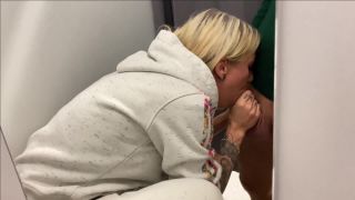 online clip 35 Nini-Nightmare - Publik - Kehlenfick mitten am Flughafen  | porn | german porn sex free hardcore