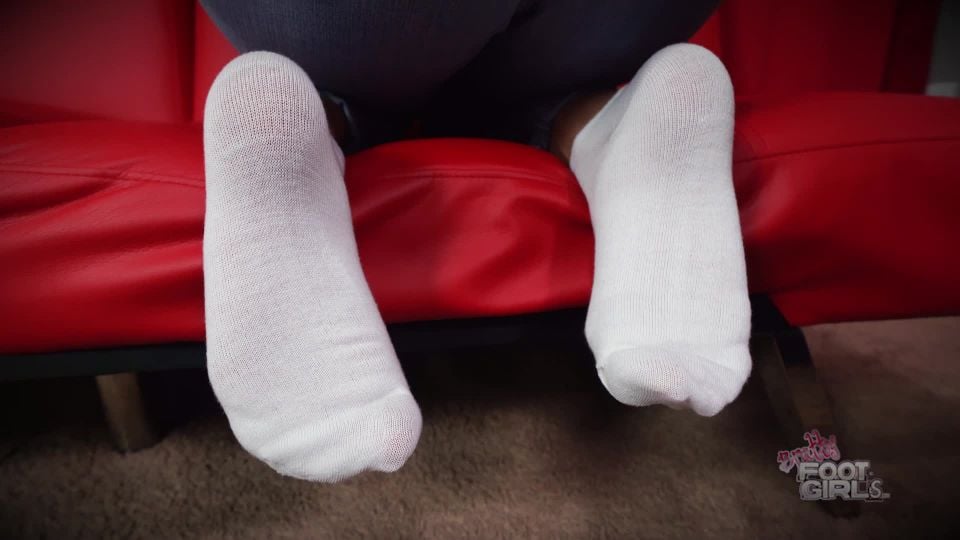 Bratty Foot Girls - Ivory Soles - The Sock Spirit Downloa...