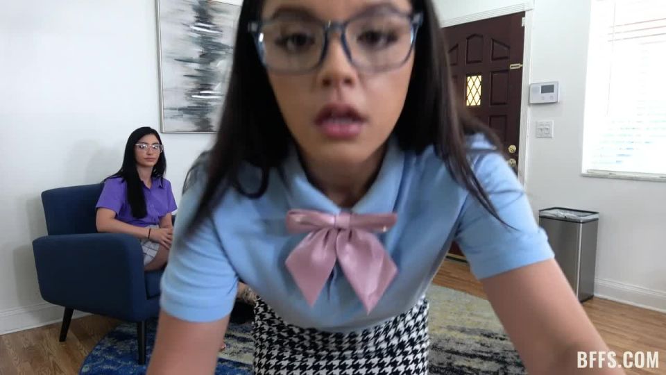 Bess Breast And Ella Cruz And Jasmine Vega : Nerds Do It Better 720...