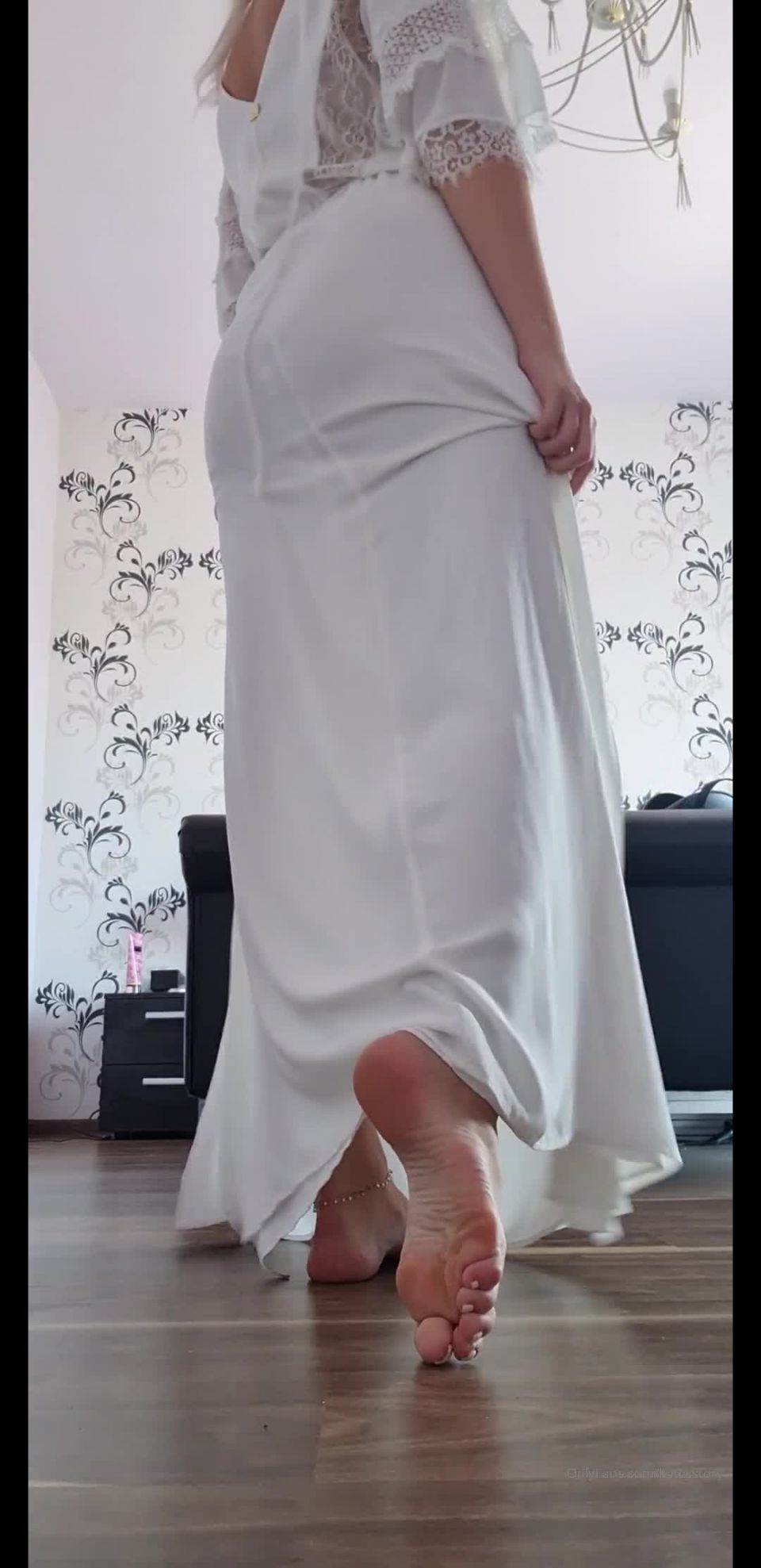 Kate - katesstory () Katesstory - getting rid of that dress 31-07-2020