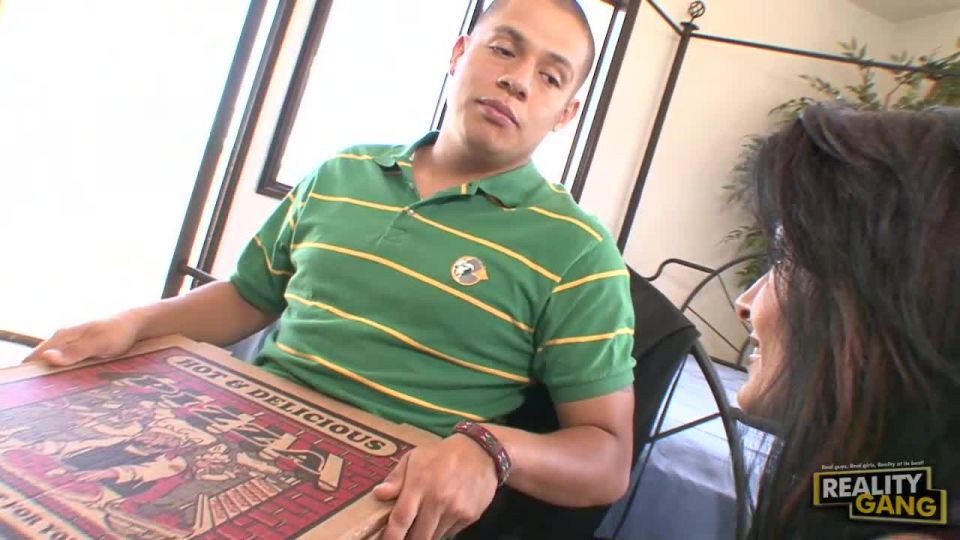 Big Pizza With Sausage - Video Persia Pele 1
