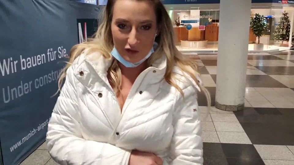 adult video 22 Vika_Viktoria - Spontaner Squirt Fick mitten im Flughafen - mdh - german porn porn bbc amateur