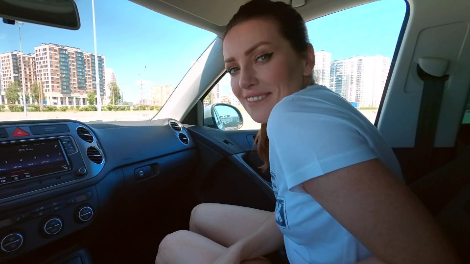[Amateur] She loves to suck dick in the car and swallow cum.