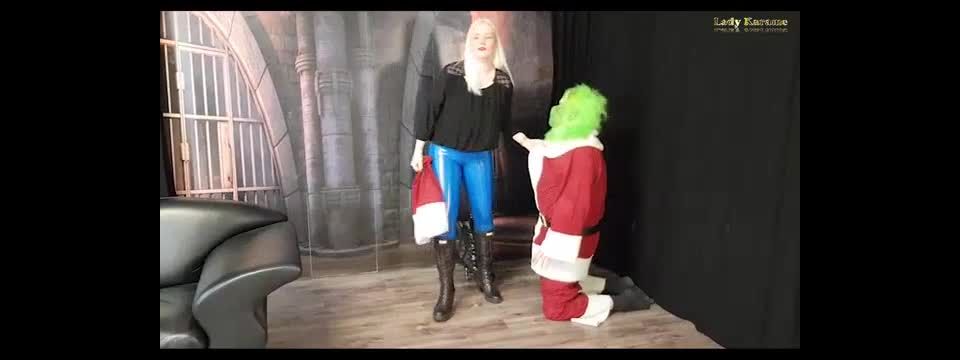[hotspanker.com] Grinch gets spanked and humiliation by two mean arrogant women in Hunter Boots (Mobile)