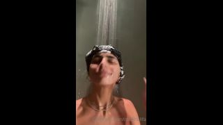 Onlyfans - Miakhalifa - When you want to be sexy but it doesnt line up with your hair wash day - 16-01-2021