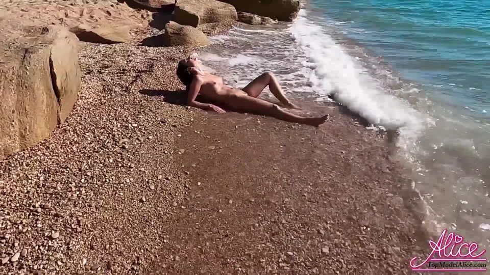 Blowjob Big Dick Stranger And Doggy Sex With Creampie Outdoor After Naked Sunbathing 1080p