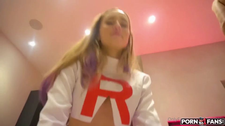 Izzy Skye, Bronwin Aurora Izzy Skye y el equipo de Bronwin Rocket Cinta de Sexo de cuatro Escupe