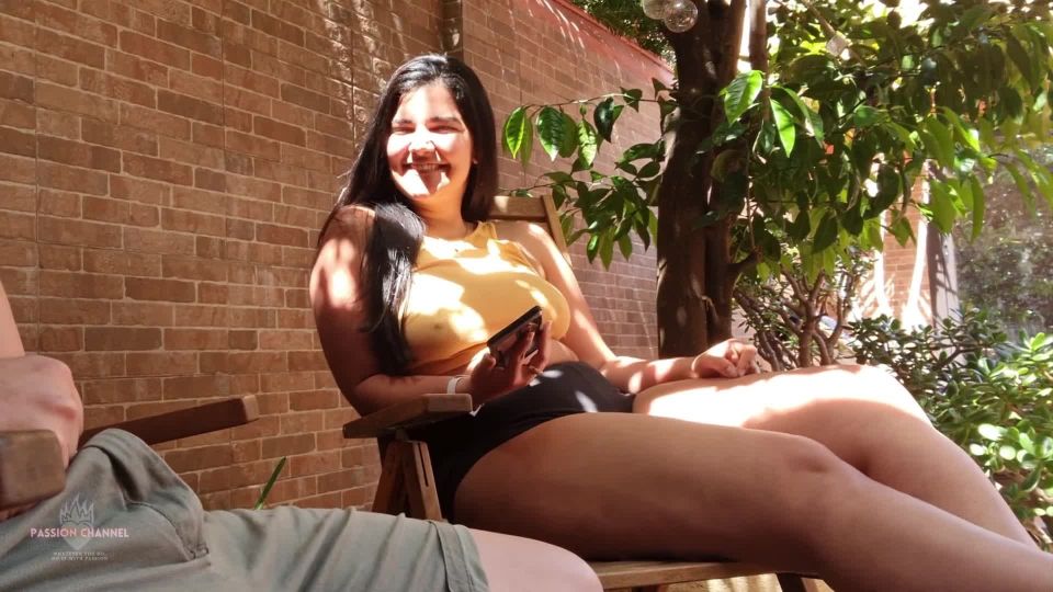 Porn Hub - Mi Hijastro Saca Su Polla En El Jardin, Se Excita Mirandome y Mostrando Su Ereccion a Las Vecinas - Amateur