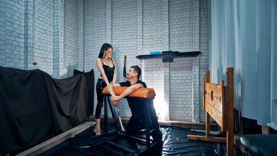 Noirqueenie Cara Abofeteando Ángulo de Entrenamiento 2 (Porno fetiche)