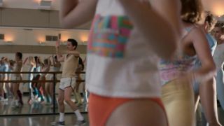 Alison Brie, Betty Gilpin, etc – Glow s01e01 (2017) HD 1080p!!!