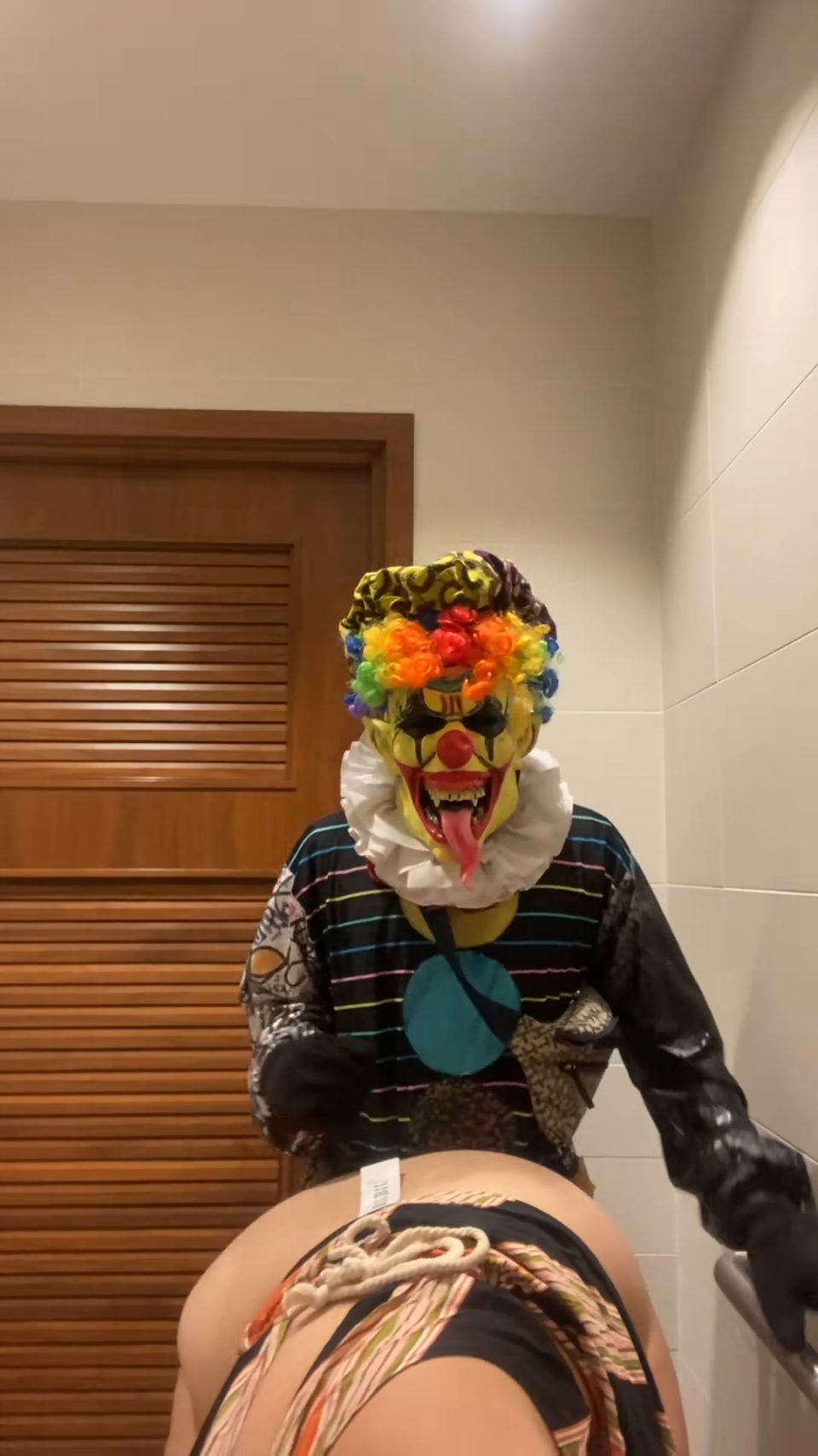 Lila encantadora Lila encantadora, GIbbyTheClown - 2021 - descanso en el baño W Lila encantadora