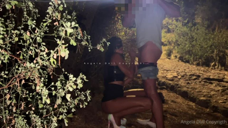 Corrida en tetas perfectas después de clubes nocturnos - público