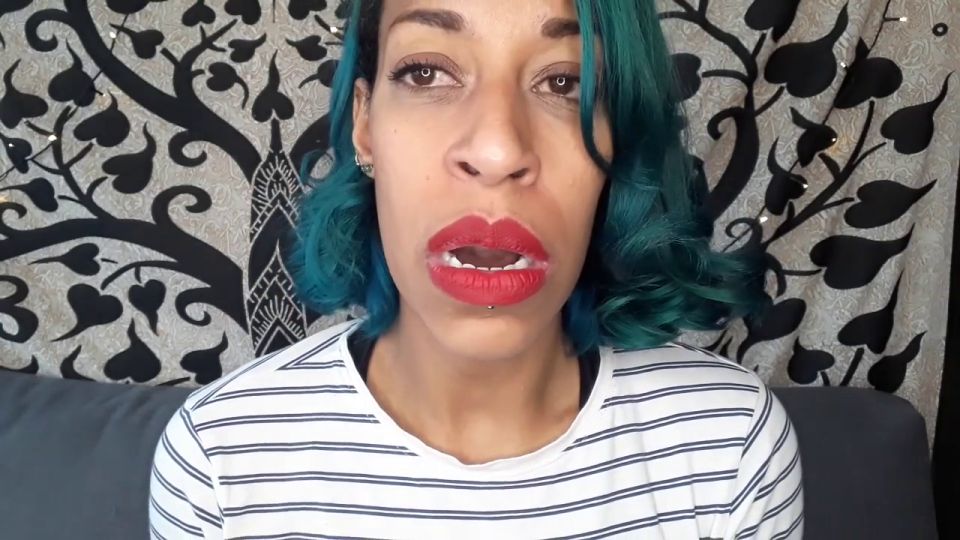 Bostezar con lápiz labial rojo (Fetish porn)