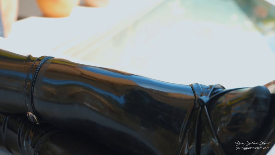 [K2S.CLUB] Young Goddess Kim - Training at the Temple (4K) - 4K 2160P