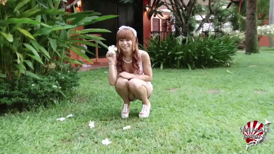 Playfully-Natured Kaede - Japanese, Outdoor shemale Kaede