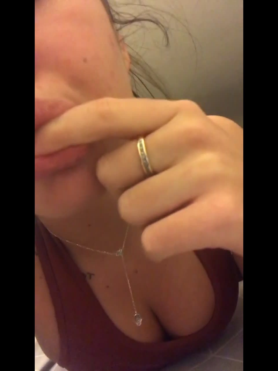 Onlyfans - Bethany spiby - bethanyspibyI know you love my finger fucking in gym wear - 22-02-2018