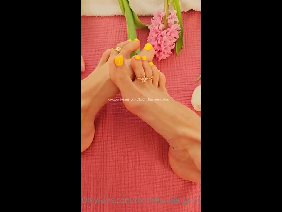 Footish Queen Galina aka footishqueengalina - 07-05-2023 OnlyFans Video - Bringing you some summer vibes with my feet today  Enjoy video Footish Queen Galina hardcore