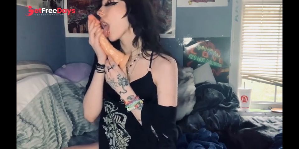 [GetFreeDays.com] petite emo Viakitty plays with big toy Adult Video June 2023