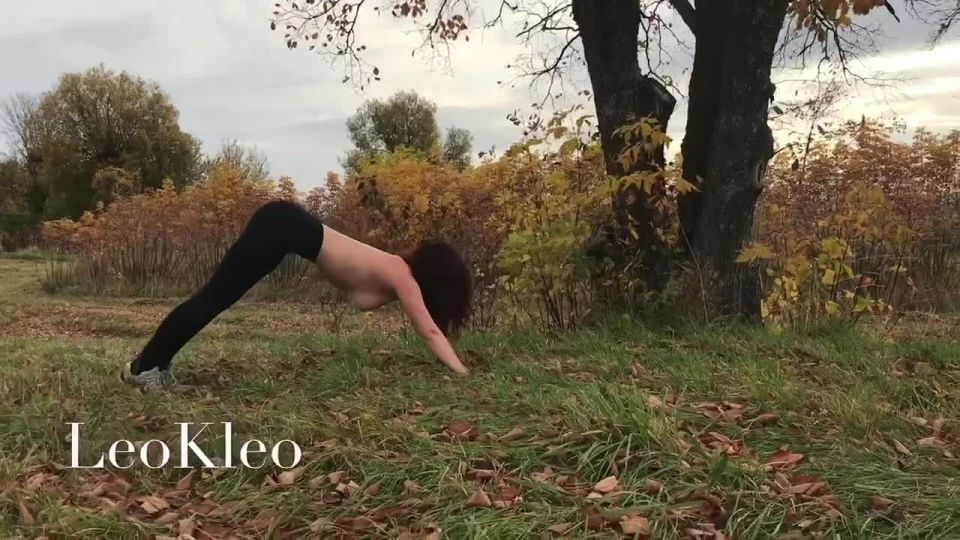 [Amateur] Naked outdoor training with a yoga teacher LeoKleo