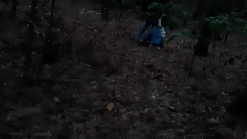 [Amateur] Сняла на камеру страстный секс лесбиянок в лесу