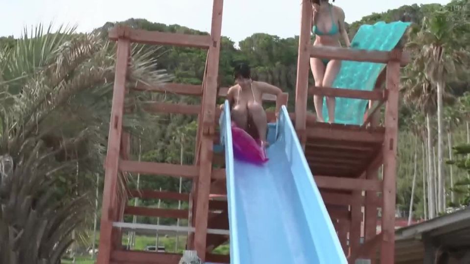 Misora Hana, Tomita Yui, Yukimi Chinatsu, Inaba Ruka, Ibuki Aya HUNTA-630 Swimwear Bites In With The Waterslide!Butt Is Pudding!Lets Bite!If You Go To The Pool Popular With Young Girls Of Rumor And SNS...