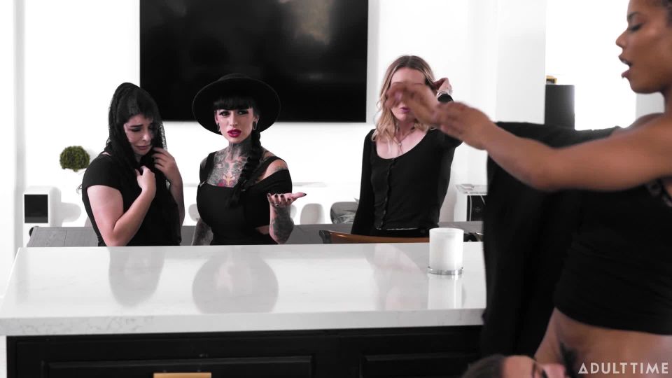 Tiempo de necesidad - Kira Noir y Bella Rolland 1080p