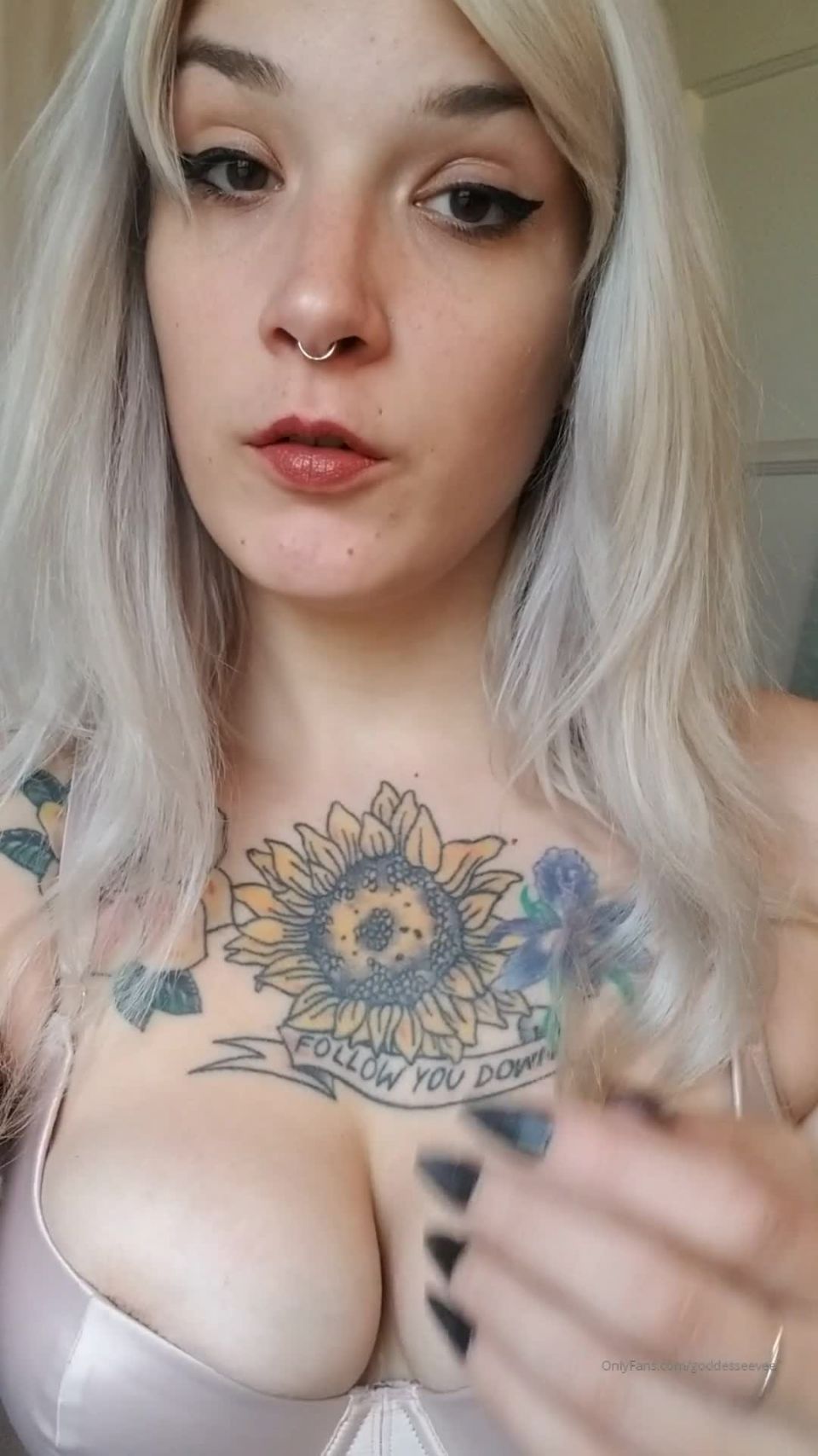 @goddesseevee 2019-10-19 So weak for these perfect Breasts $