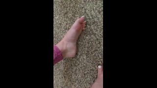 footbaddie-04-04-2020-29463897-Precious feet in slo mo 40