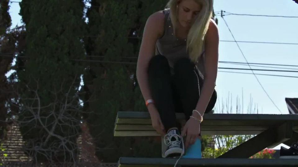 Online Fetish video JORDYN IN THE PARK