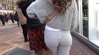 Blatantly staring at hot bubble butt in  leggings