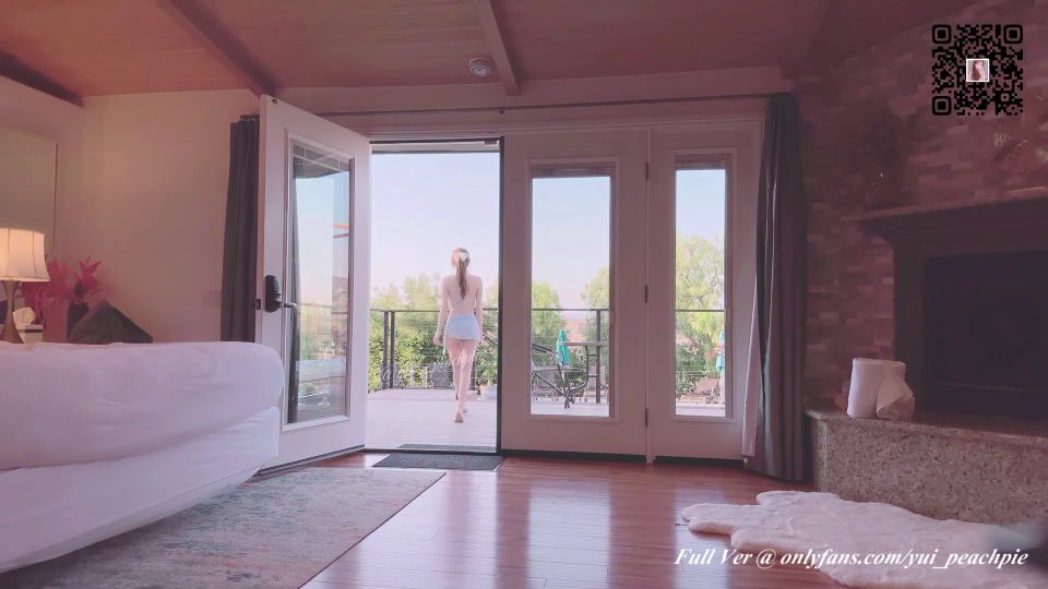 Yui Peachpie Traviesa hermanastra en Bikini se tete las tetas en la piscina, follada duro con el orgasmo de pezones en el tubo caliente!!