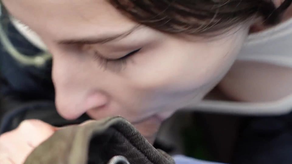 Xhamster.com - MySchoolLife - Siterip - K2S - Free Porn Streams - Ver o Descargar Blogger derribó a un motociclista - Tuve que chuparle la polla