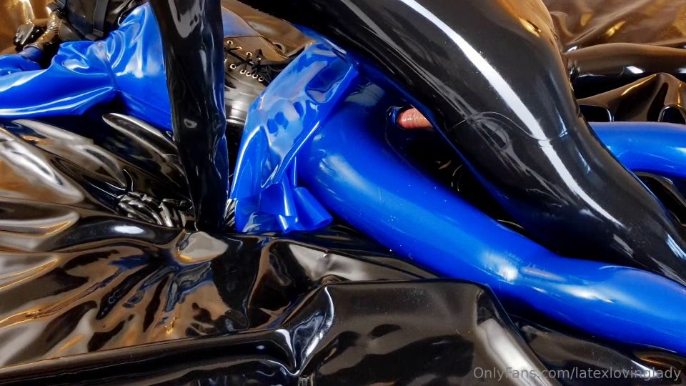 Latexlovinglady - 15 and minutes of fun! Poooor me and my...