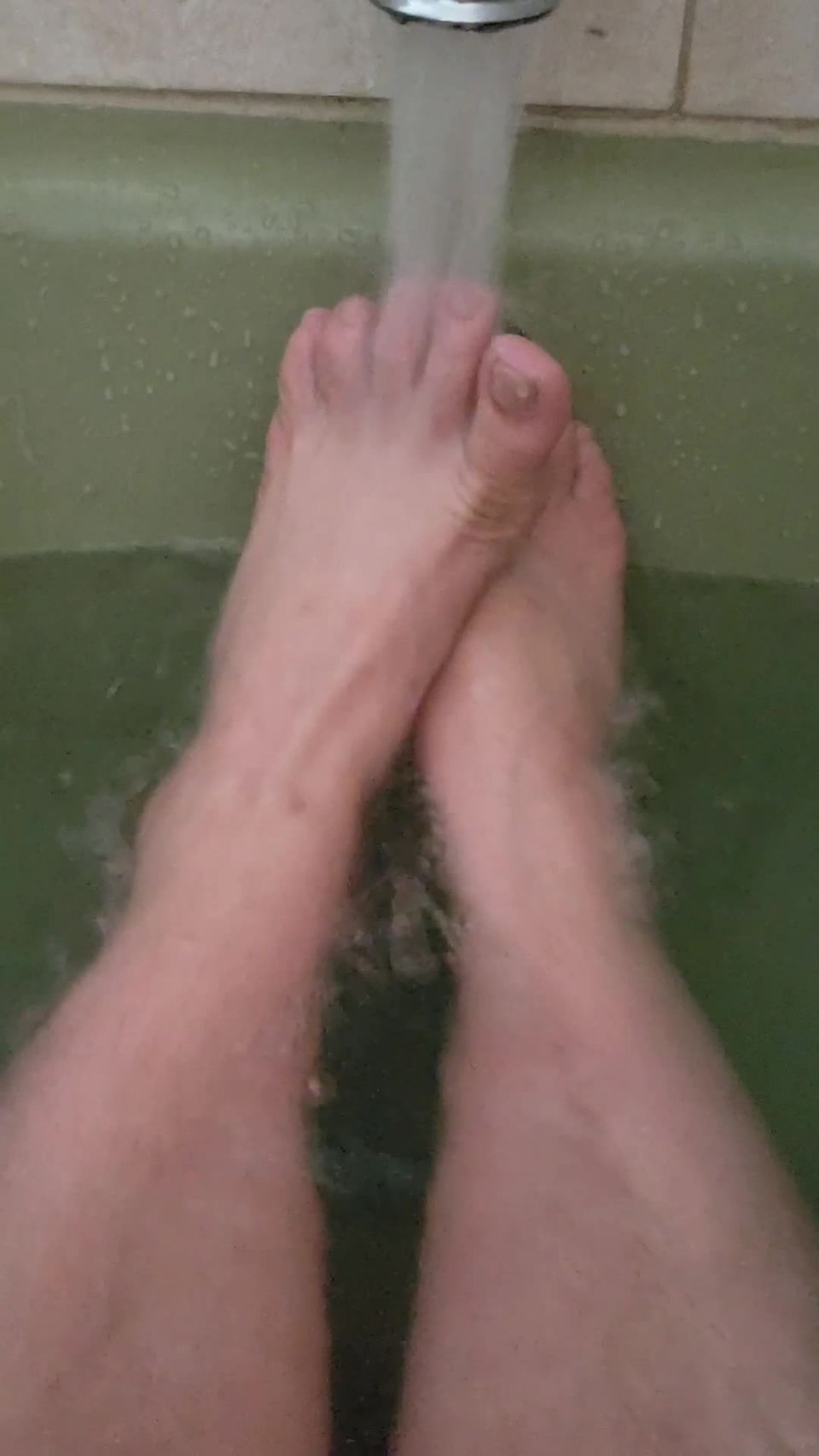 thevalestgal Feet POV in bath - Feet