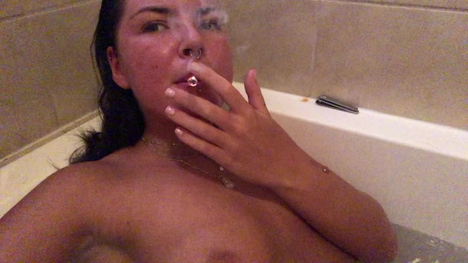 Onlyfans - Bethany spiby - bethanyspibyREQUEST smoking fetish whilst in the bath - 31-10-2018