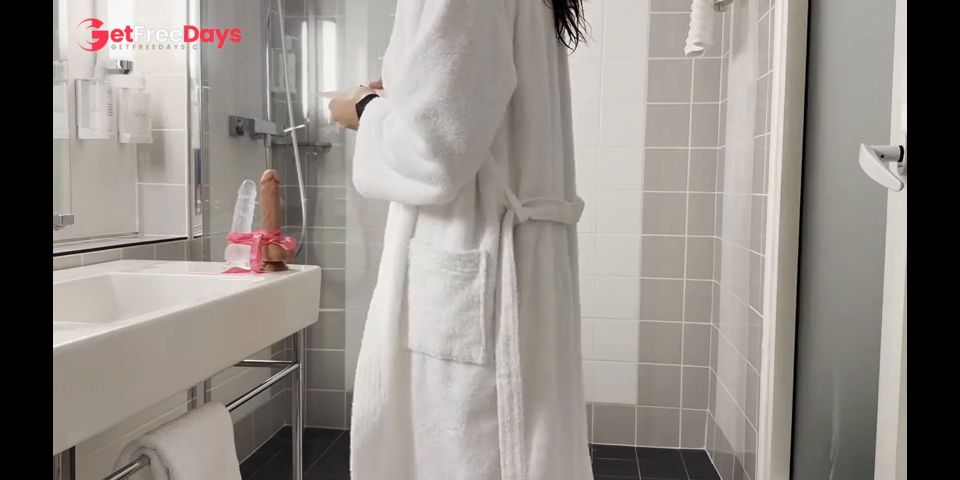 she cums and moans loudly in the shower