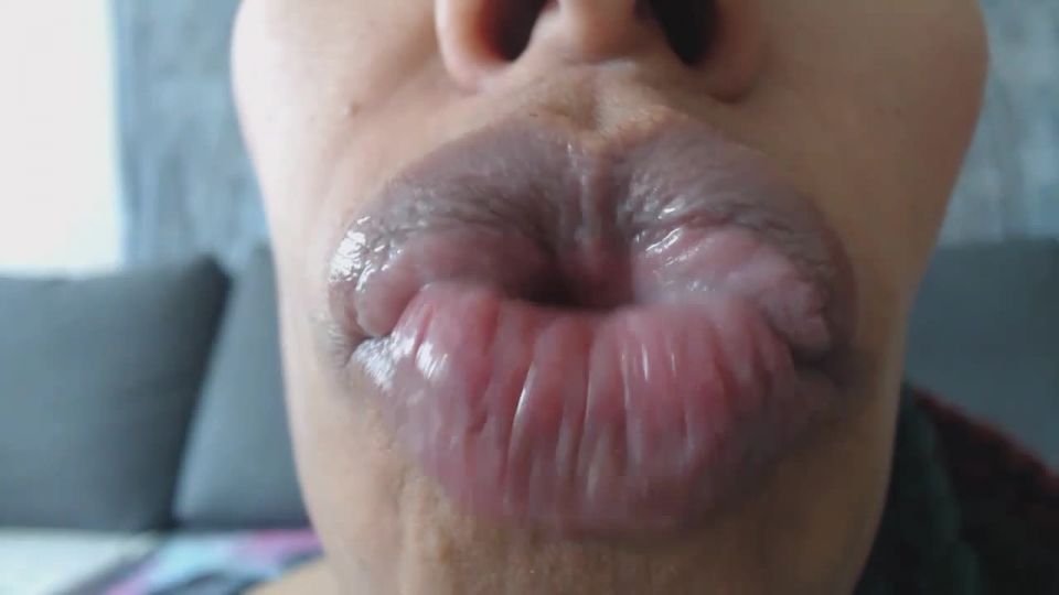 POV Kissing black GoldenLace