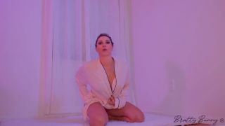 Conejito Bratty porno femenino – Puta de panty cuck